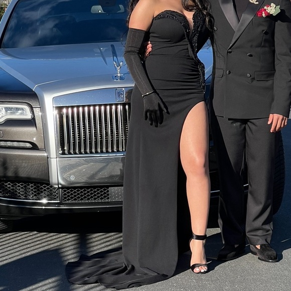 Custom made prom dress, only worn once, no tears, was cleaned, - Picture 6 of 7